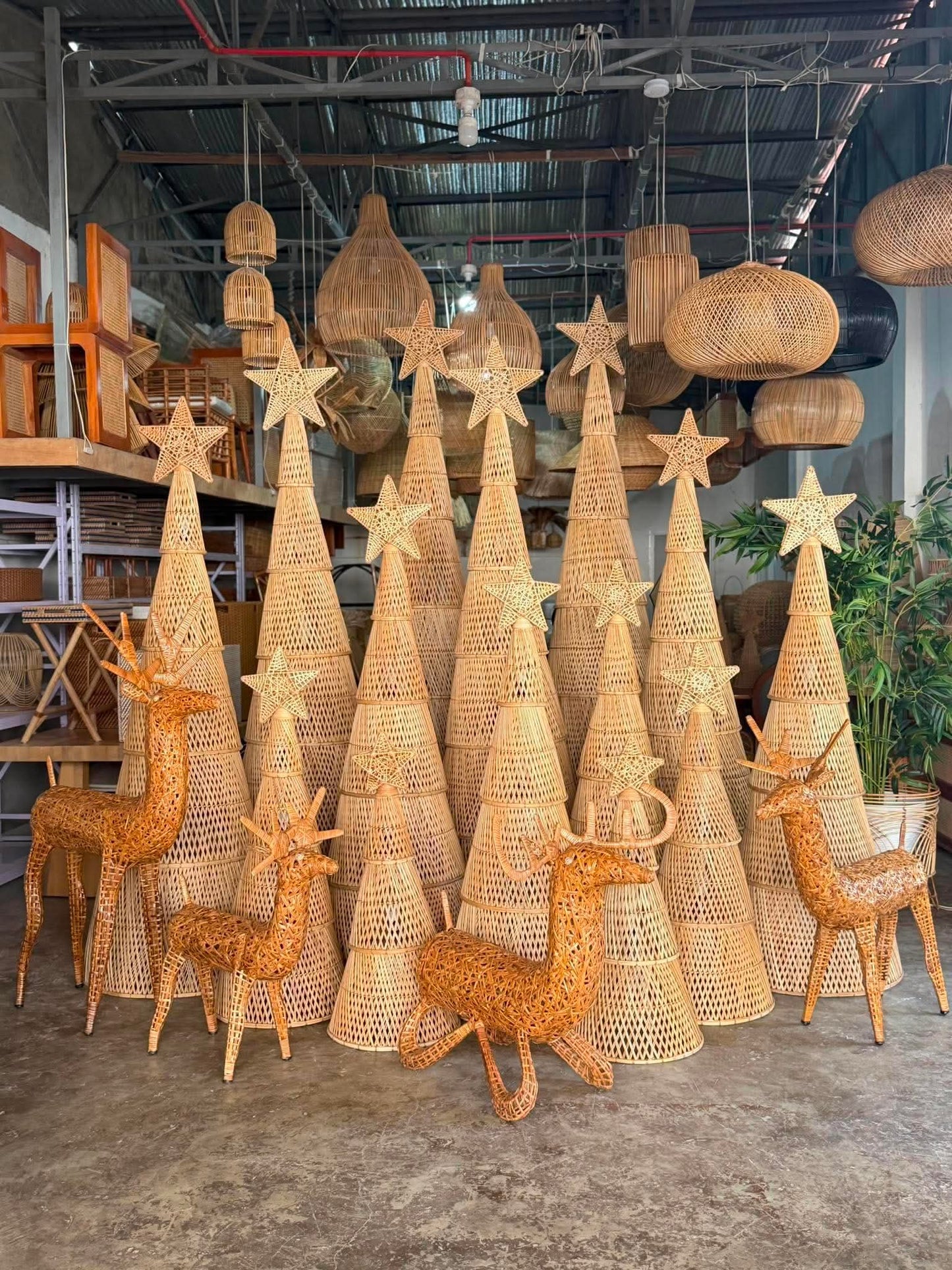 COLLAPSIBLE CHRISTMAS TREE