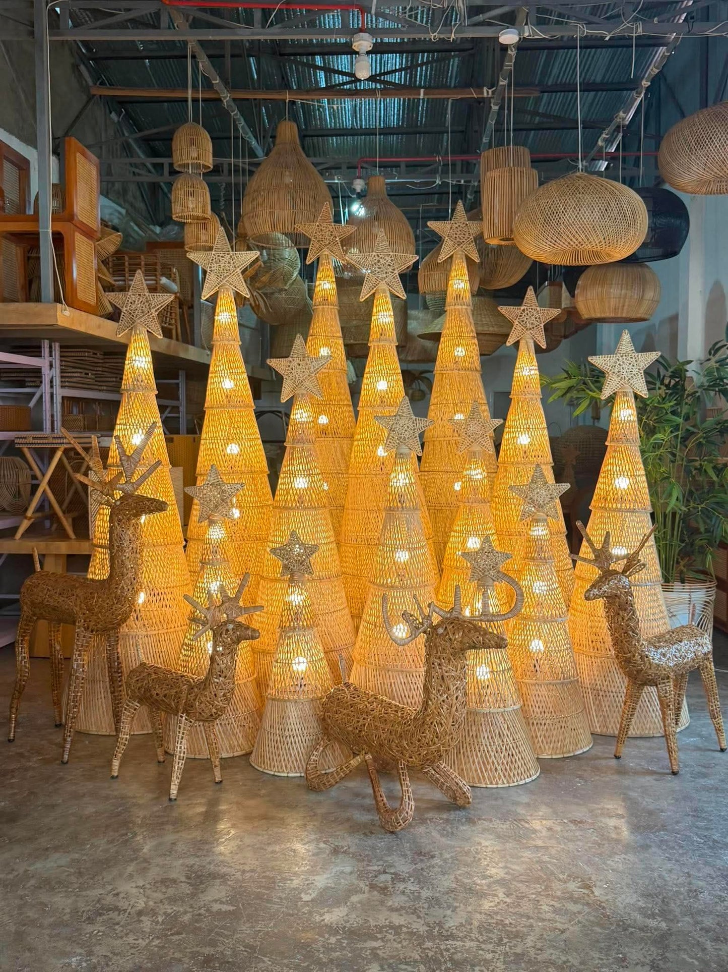 COLLAPSIBLE CHRISTMAS TREE